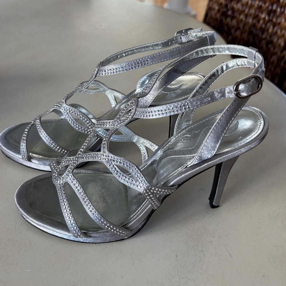 Woman Nina Dress Shoe Silver, sz 7.5, bridal, special occasion High Heel, Sandal